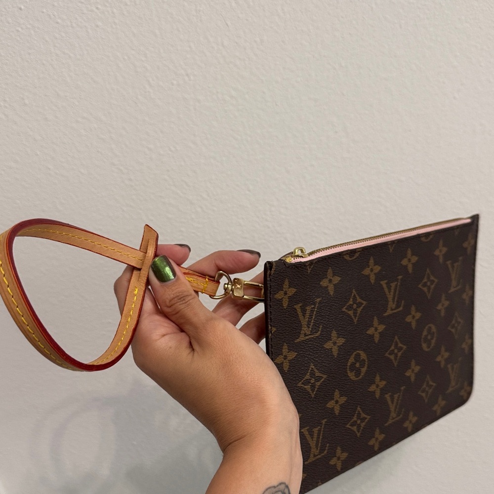 Monogram Wristlet with pink interior - Picture 4 of 12